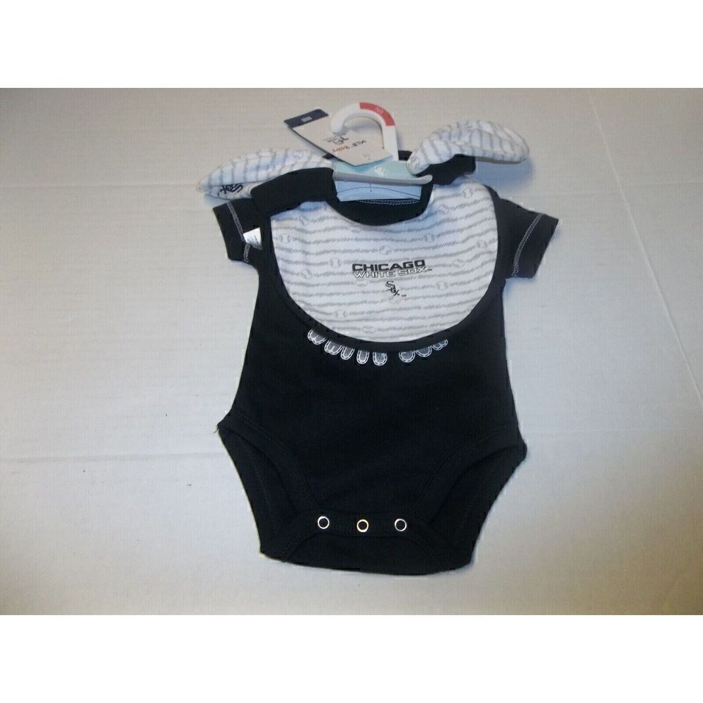 MLB Chicago White Sox Official Baby  3 Piece Creeper Bib & Boots Set Size 6-9 M